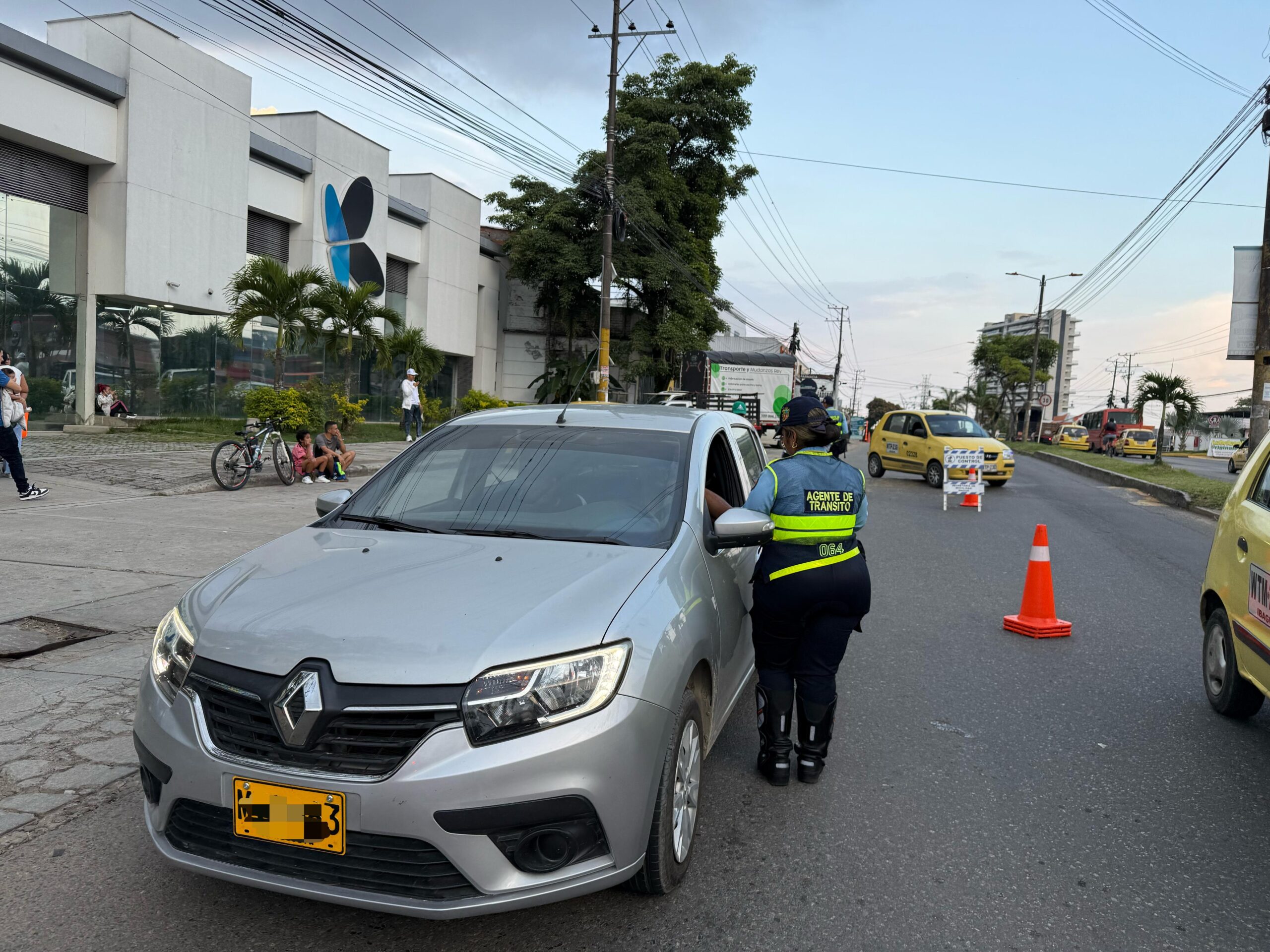 Más de 90 conductores sancionados en el Día sin carro y sin moto