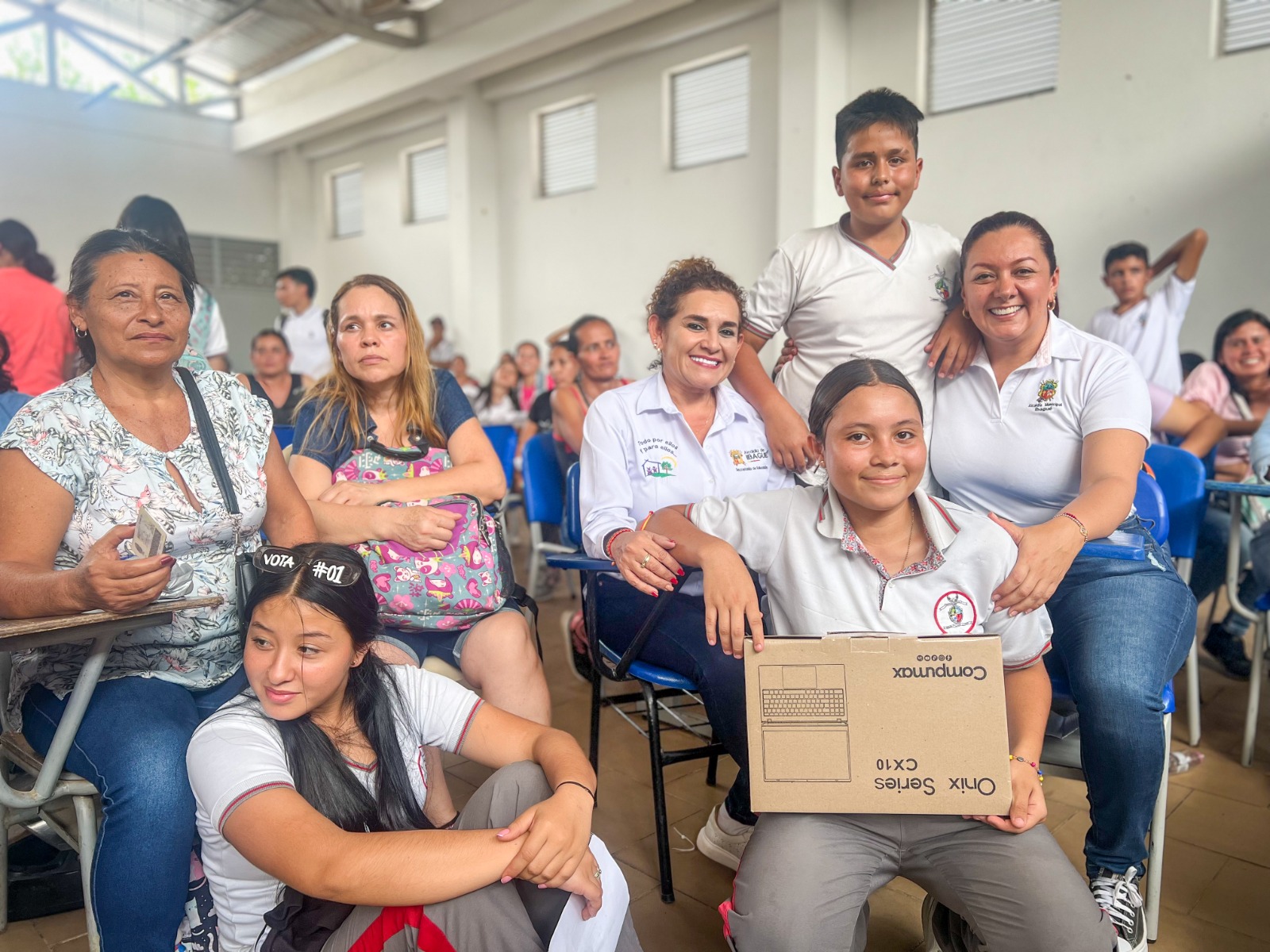 MinTIC entregó 235 computadores un colegio de Ibagué