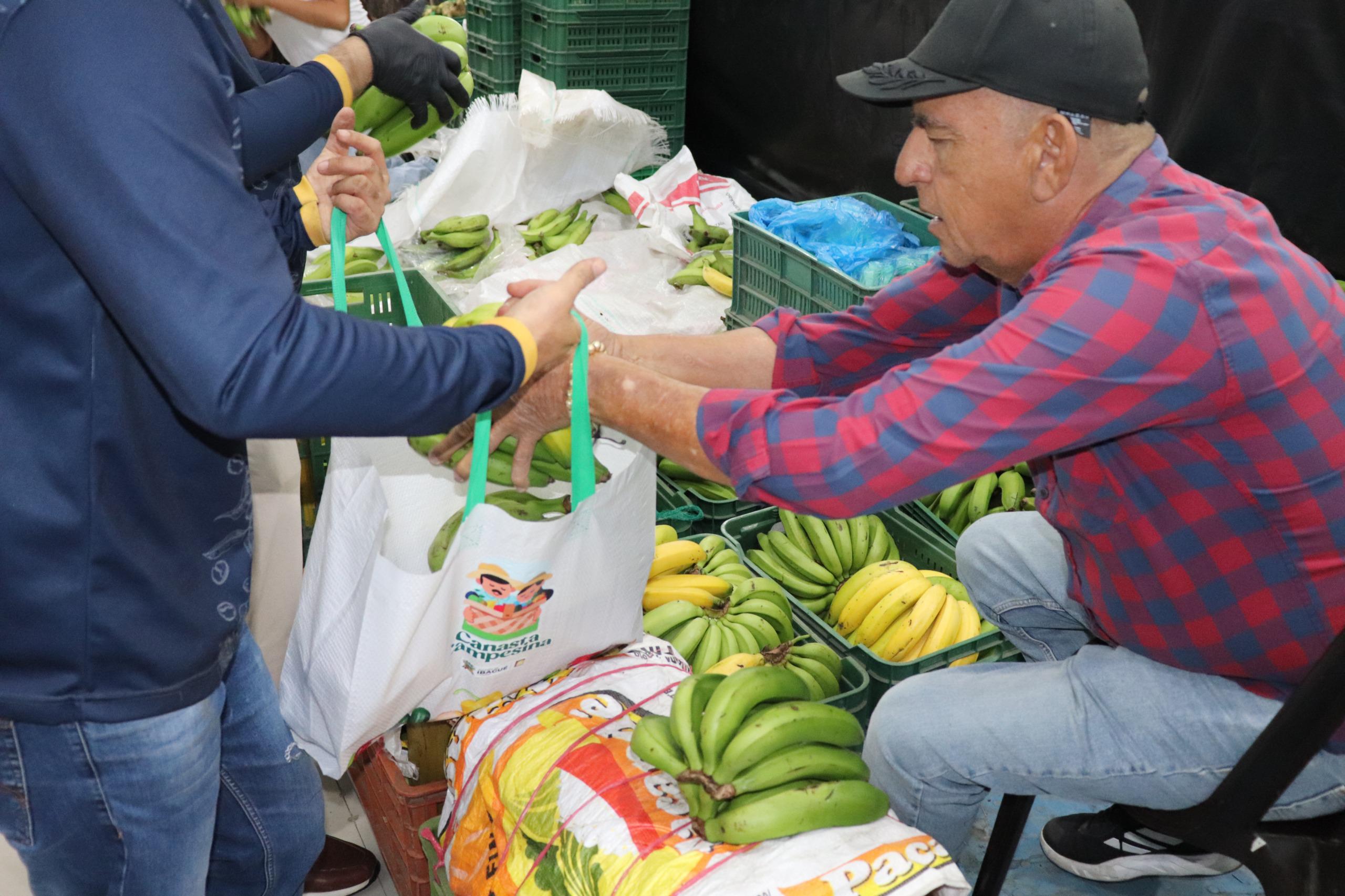 Pequeños productores vendieron más de $20 millones con la Canasta Campesina