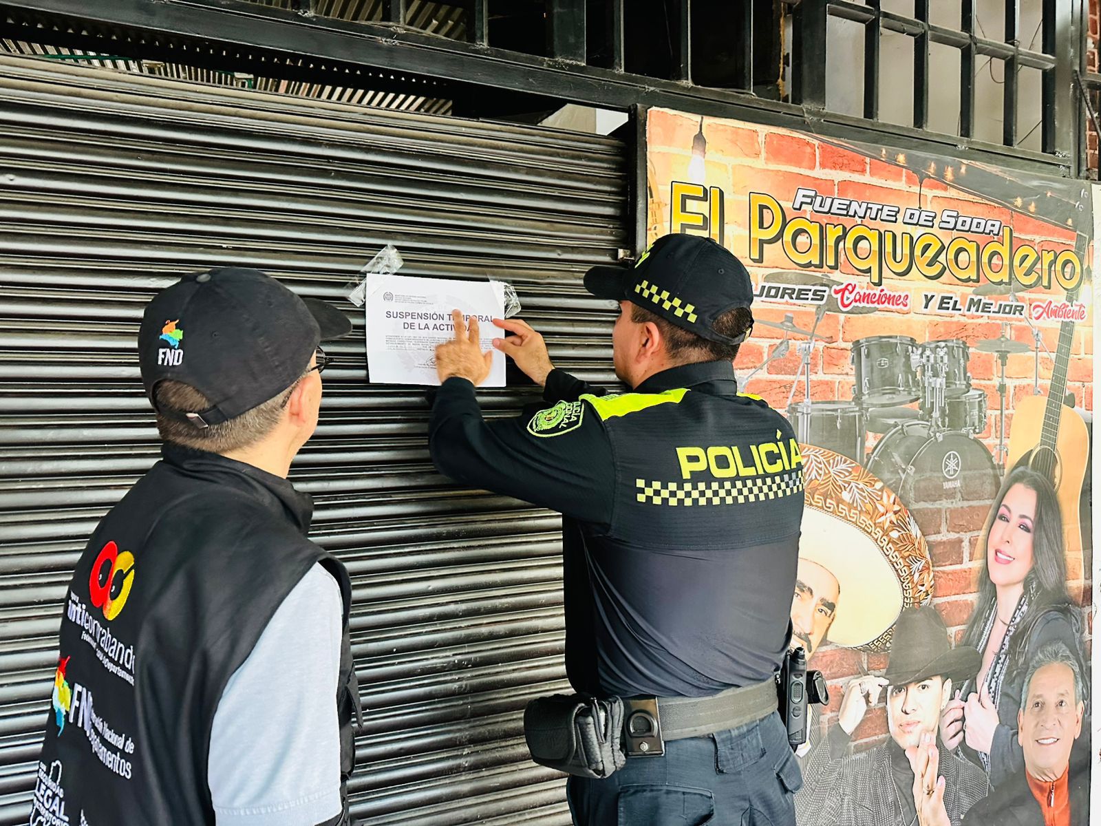 Cierran establecimiento y decomisan licor y cigarrillos en operativos contra el contrabando