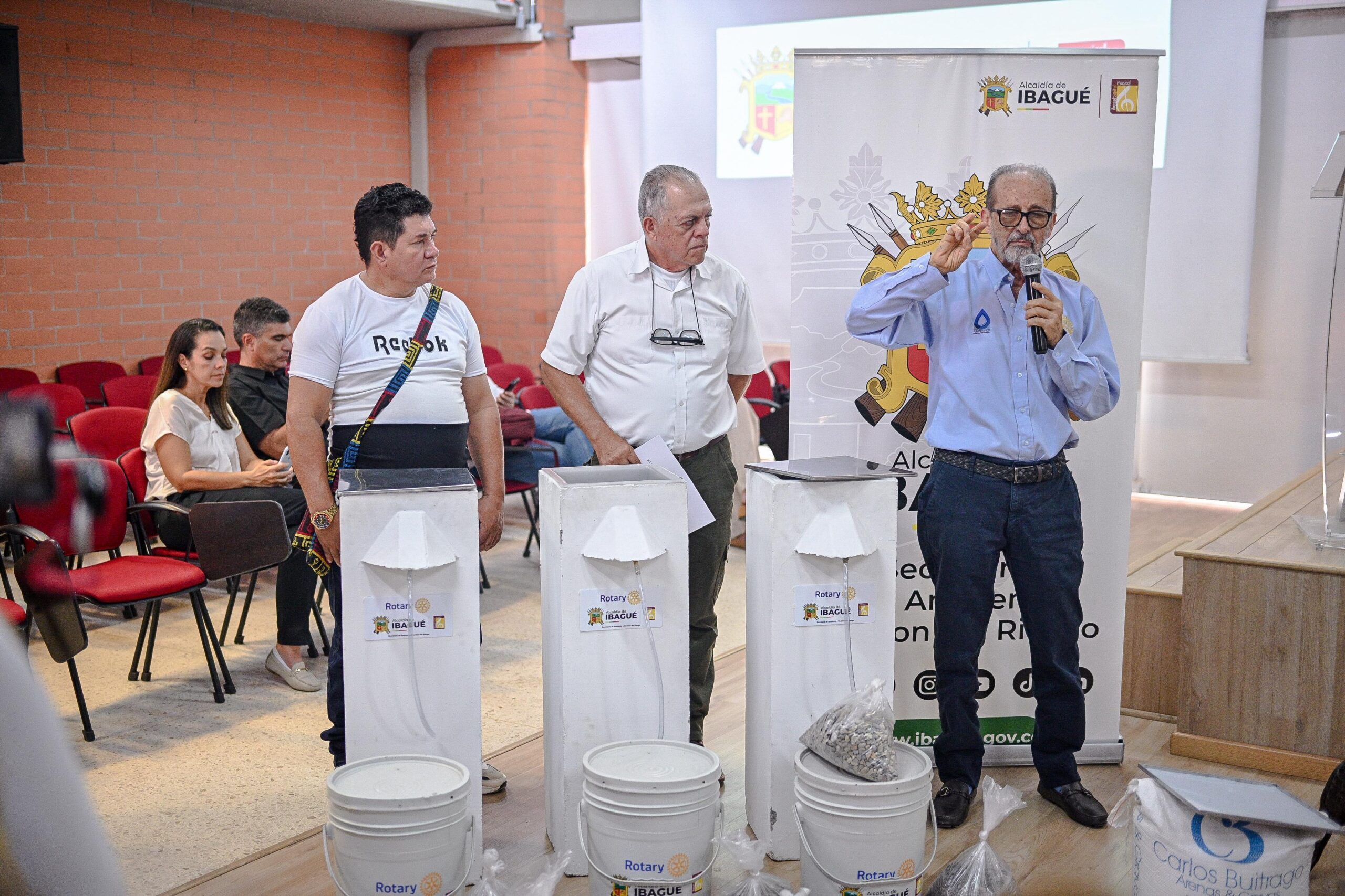 Alcaldía entregó 73 filtros de agua y certificó a 61 operarios de acueductos comunitarios en Ibagué
