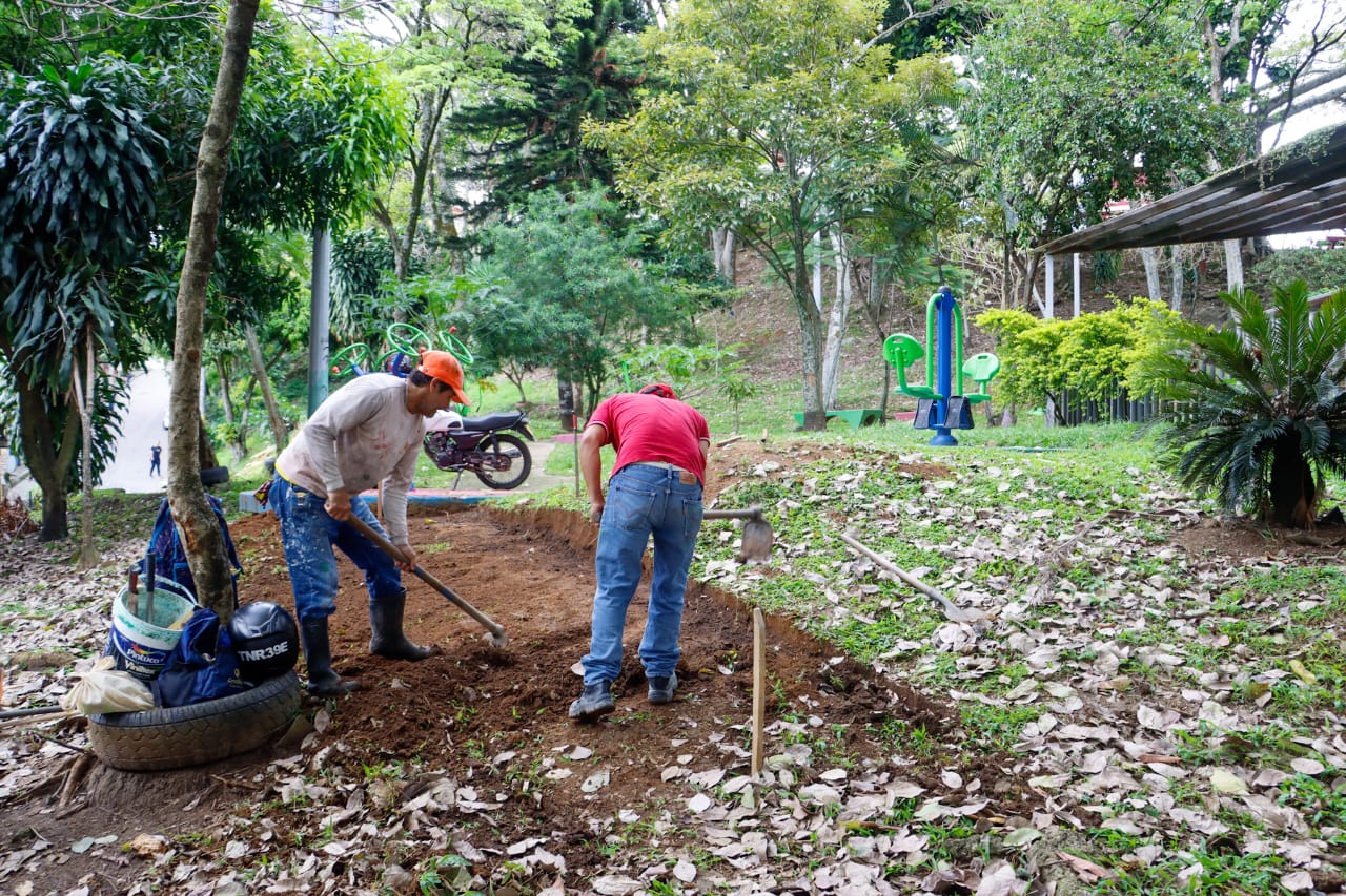Alcaldía inicia obras de remodelación en el parque principal del barrio Calarcá