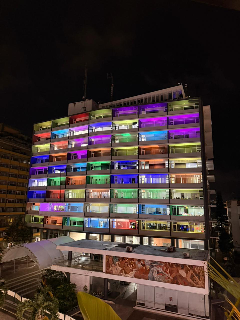 Un nuevo brillo en la Tercera de Ibagué: la Gobernación ilumina su edificio