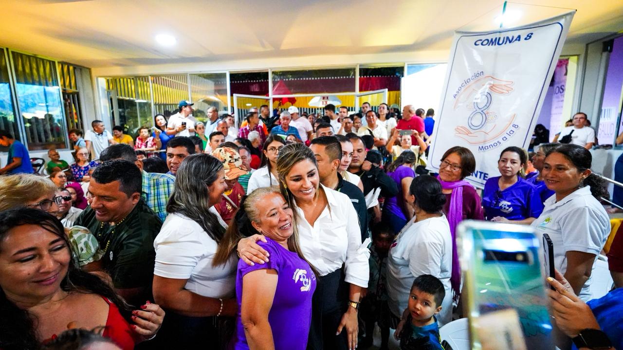 “Entregarles el moderno salón de Asojuntas Comuna 8, en Ibagué, es el cumplimiento de la palabra comprometida”: gobernadora Adriana Matiz