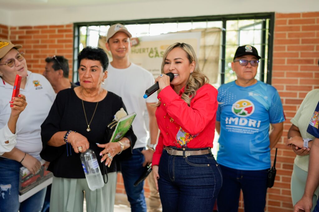 Alcaldesa Aranda recorrió obras del renovado salón comunal del barrio Viveros de Ibagué