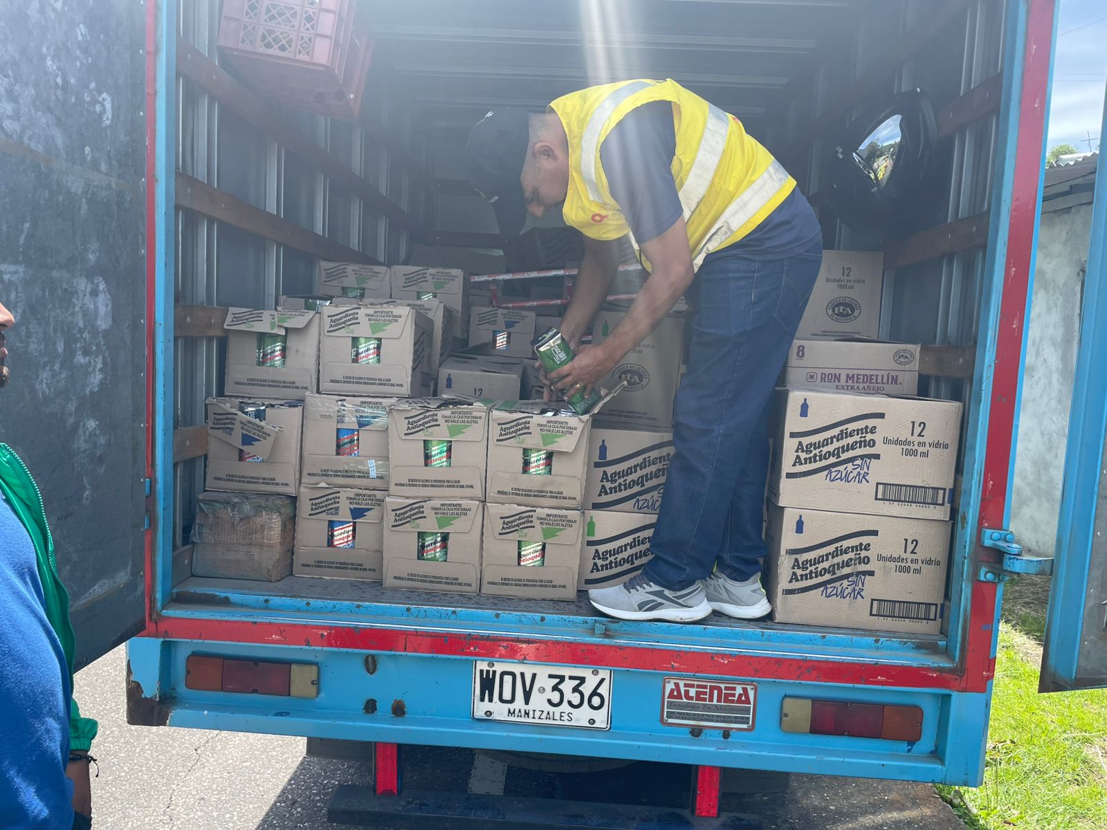 GOAT incautó más de 14 mil unidades de cerveza ilegal en corredores estratégicos del Tolima