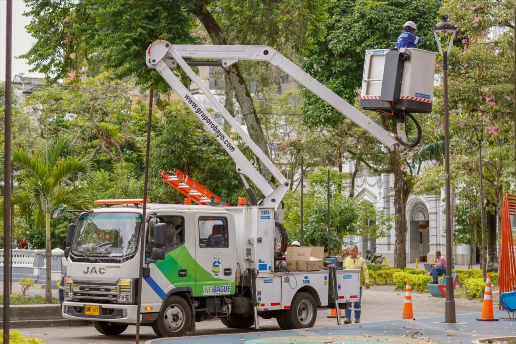 Alcaldía de Ibagué inicia modernización de su alumbrado público en la Plaza Bolívar