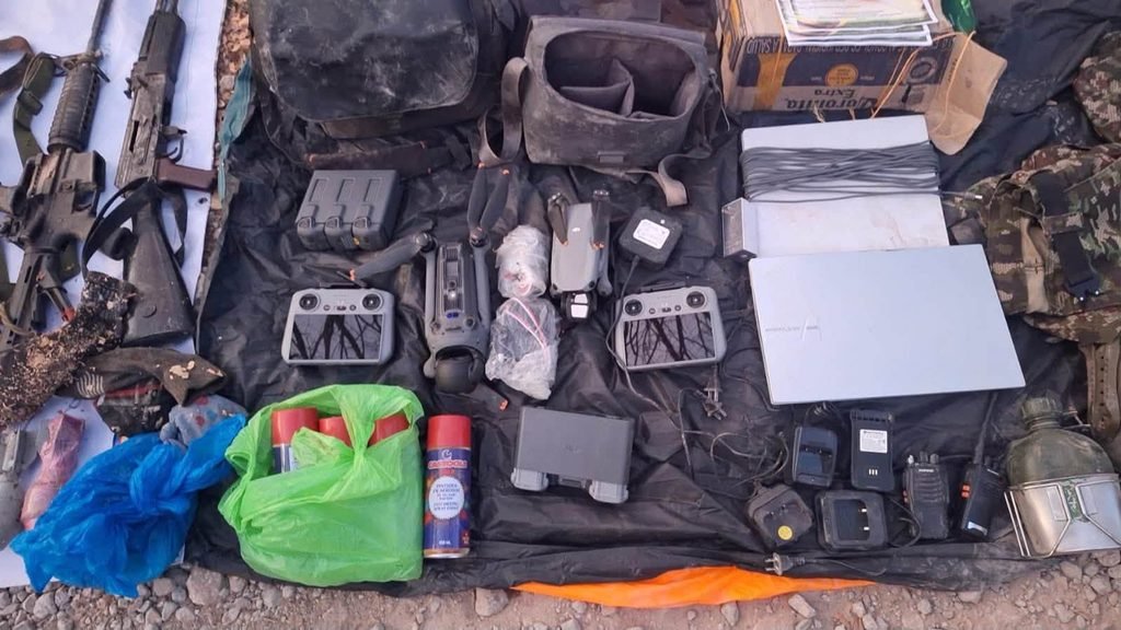 Golpe a estructura delincuencial en zona rural de Chaparral: incautan 11 fusiles, armas cortas y drones