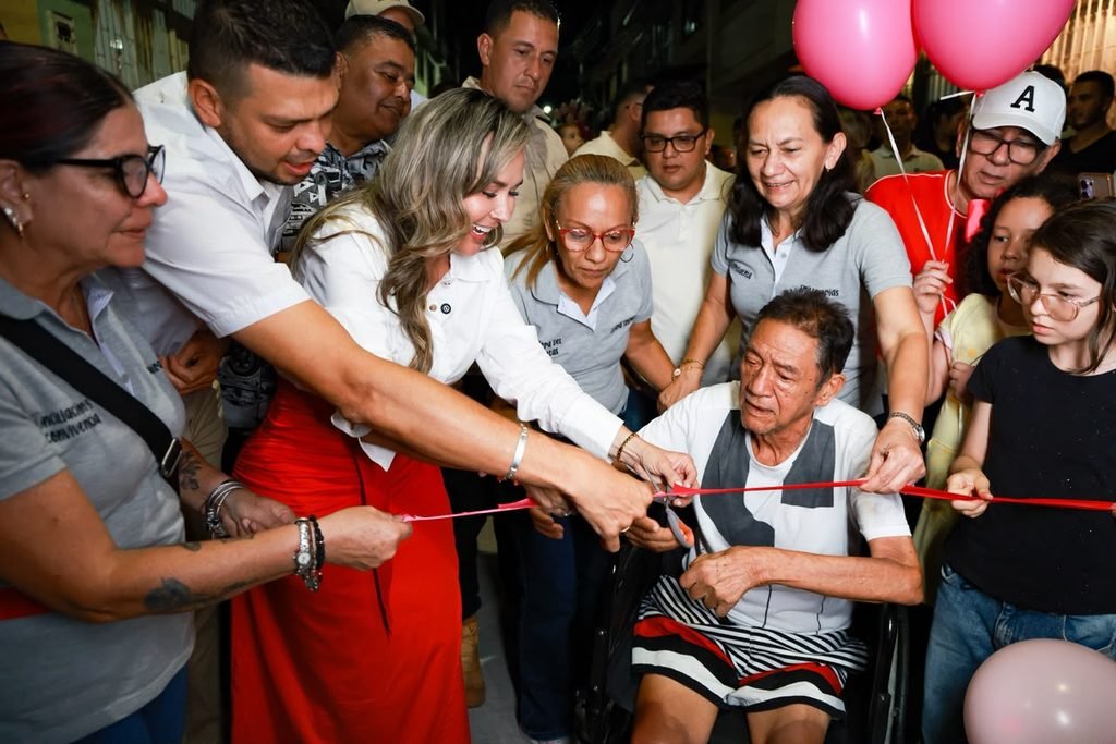 Turno para el barrio Jordán 9° etapa: Alcaldesa Aranda inauguró vía pavimentada